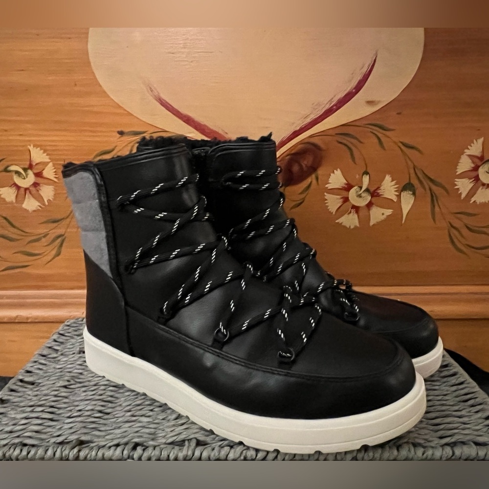 Women’s black boots. Size 8. Worn twice.